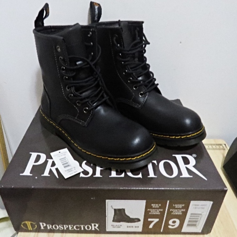 Costco PROSPECTOR Combat Boots Mens's size 7 Ladies size 9